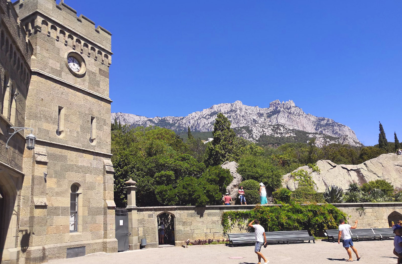Воронцовский дворец в Алупке фото Алупка или Судак где лучше фото
